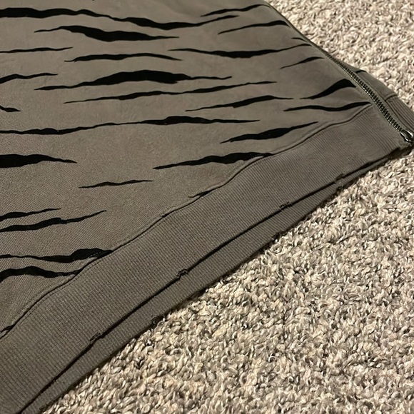 Rails Marlo Olive Flocked Tiger Print Sweatshirt Top Women’s S Textured Boho - Picture 9 of 16